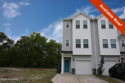 /international/us/709-elton-avenue-carolina-beach-nc-110107380153/