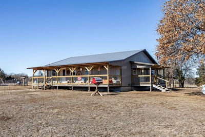 /international/us/6039-county-road-5375-cherryvale-ks-110101451317/