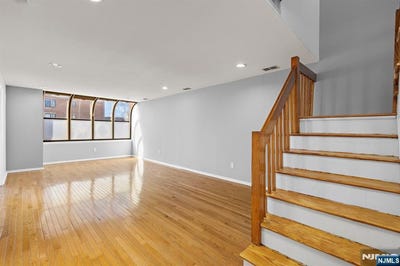 /international/us/319-gorge-road-cliffside-park-nj-110107072651/