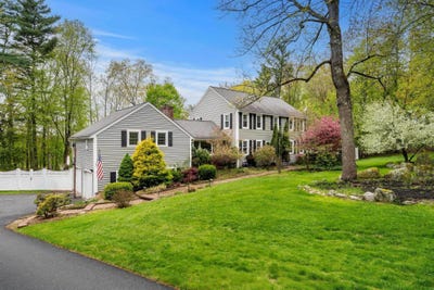 /international/us/13-birchwood-circle-bedford-nh-110108065947/