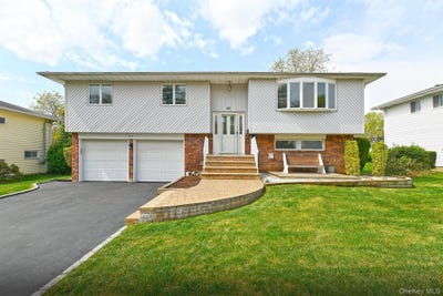 /international/us/62-beaumont-drive-plainview-ny-110107458245/
