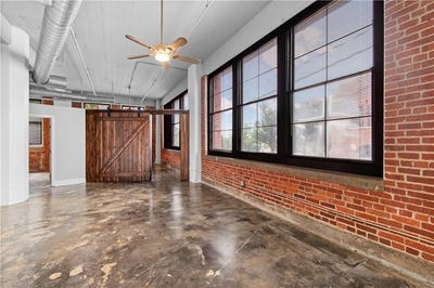 /international/us/200-main-street-kansas-city-mo-110108444092/