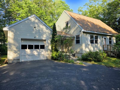 /international/us/100-woods-road-falmouth-me-110100727984/