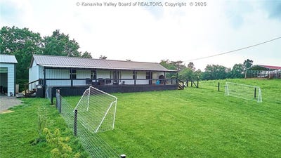 /international/us/1312-manilla-ridge-road-leon-wv-110108744528/