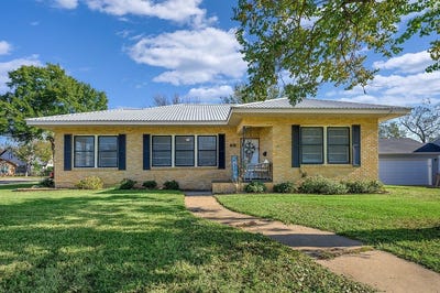 /international/us/458-north-franklin-street-la-grange-tx-110104242324/