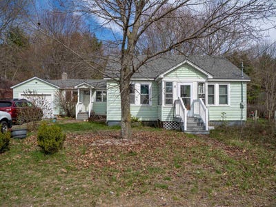 /international/us/4-old-dover-road-rochester-nh-110107607415/
