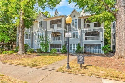 /international/us/233-oakwood-court-winston-salem-nc-110108238415/
