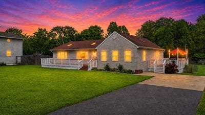 /international/us/37883-n-watts-avenue-spring-grove-il-110108353867/
