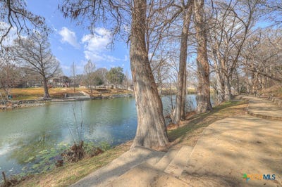 /international/us/1247-gruene-road-new-braunfels-tx-110105875259/