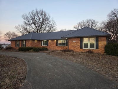/international/us/1005-n-old-highway-71-adrian-mo-110105919735/