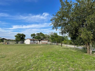 /international/us/119-county-road-442-alice-tx-110105076426/