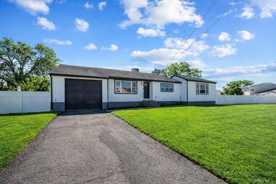 /international/us/14-morton-street-brentwood-ny-110106120648/