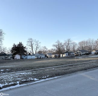 /international/us/903-s-d-street-oskaloosa-ia-110105226747/