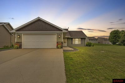/international/us/209-cypress-drive-mankato-mn-110101050617/