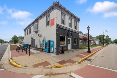 /international/us/200-204-w-main-street-waunakee-wi-110100977108/