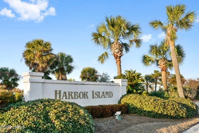 /international/us/4-cedar-reef-drive-st-helena-island-sc-110101437200/