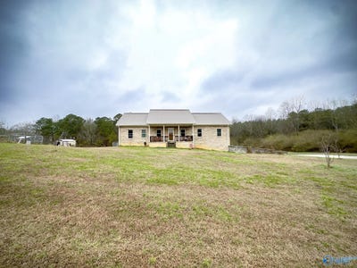 /international/us/300-county-road-1749-holly-pond-al-110109331270/