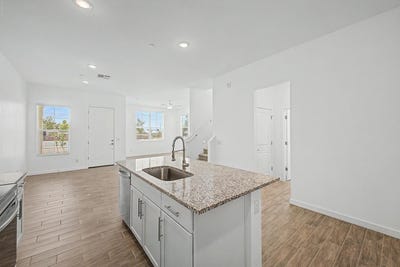 /international/us/8232-e-university-drive-mesa-az-110107615705/