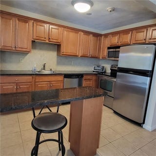 /international/us/400-new-river-road-lincoln-ri-110107541285/