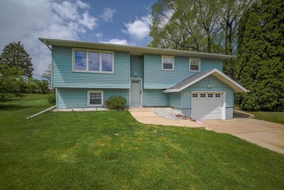 /international/us/2107-w-4th-avenue-monroe-wi-110107965941/