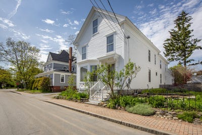 /international/us/25-school-street-brunswick-me-110108351118/