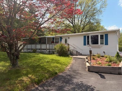/international/us/16-lark-street-washingtonville-ny-110106118409/