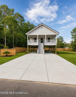 /international/us/212-avenue-b-waveland-ms-110107833040/