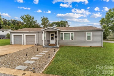 /international/us/45-henry-street-waynesville-nc-110119989462/
