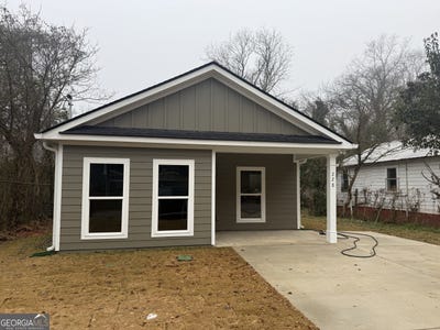 /international/us/228-e-render-street-lagrange-ga-110103595277/