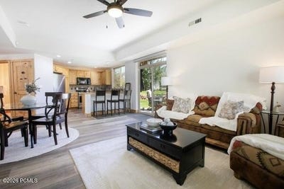 /international/us/6144-n-fox-pointe-circle-park-city-ut-110108917051/