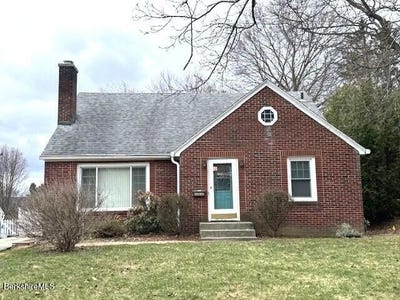 /international/us/135-allengate-ave-pittsfield-ma-110103646909/