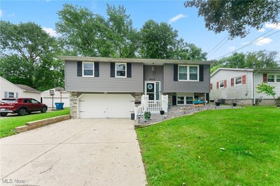 /international/us/615-elmwood-drive-hubbard-oh-110100381185/