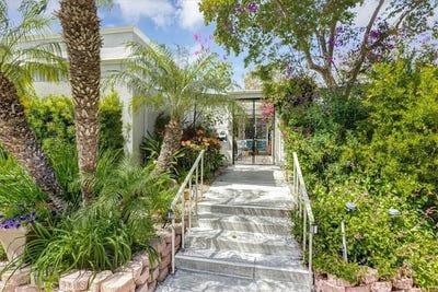 /international/us/359-avenida-castilla-laguna-woods-ca-110106587714/
