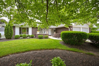 /international/us/23w303-cambridge-court-glen-ellyn-il-110108542954/