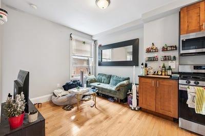 /international/us/12-foster-7-boston-ma-110108026768/