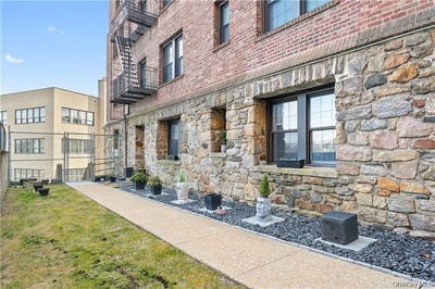 /international/us/23-old-mamaroneck-road-white-plains-ny-110109110987/