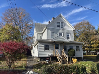 /international/us/49-n-harbor-street-branford-ct-110105868677/