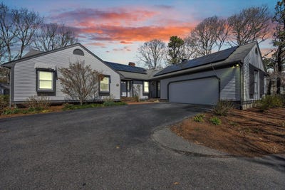 /international/us/52-clubhouse-drive-bourne-ma-110107549485/