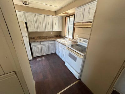 /international/us/4502-e-old-marion-hwy-florence-sc-110108541507/