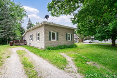 /international/us/160-division-street-saranac-mi-110100337098/