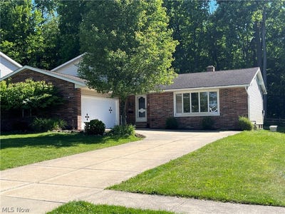 /international/us/14741-indian-creek-drive-middleburg-heights-oh-110107667601/