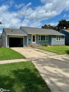 /international/us/909-1st-avenue-se-clarion-ia-110100815754/