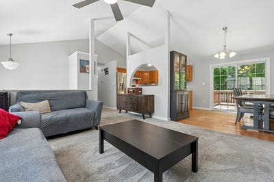 /international/us/42-wilbur-st-worcester-ma-110108681439/