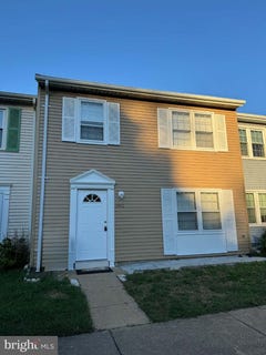/international/us/7942-timarand-court-lorton-va-110120411639/