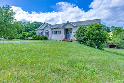 /international/us/1121-red-hill-road-big-island-va-110108478542/