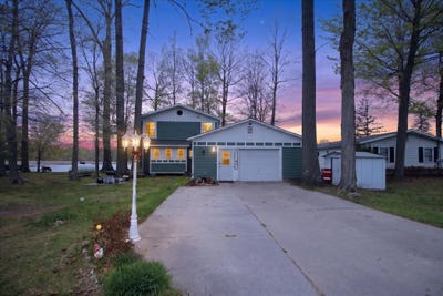 /international/us/10131-birch-drive-riverdale-mi-110107935796/