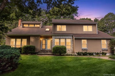 /international/us/46-golf-club-circle-manorville-ny-110120014753/