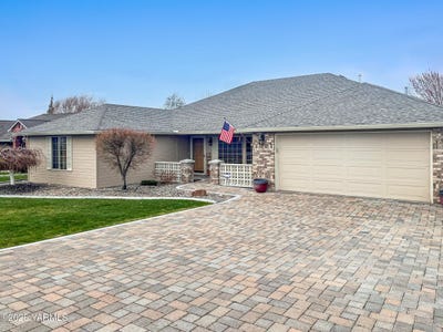/international/us/12-n-93rd-ave-yakima-wa-110098597773/