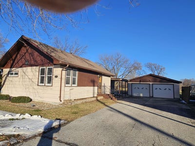 /international/us/102-chickasaw-street-nashua-ia-110104845911/
