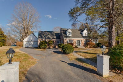 /international/us/203-johnstone-st-lexington-va-110105334643/